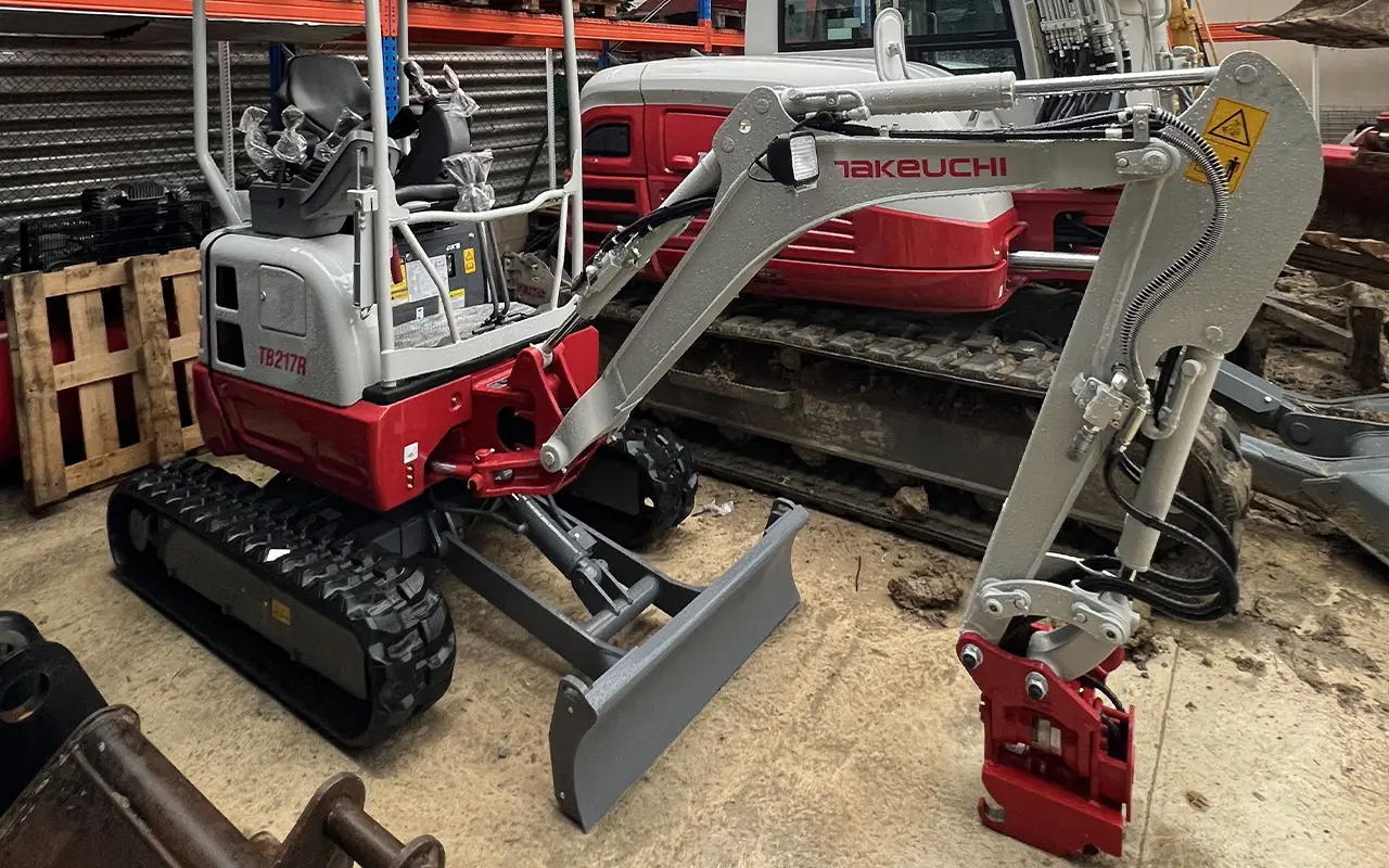 Img Versatilidad de los Implementos para Miniexcavadoras